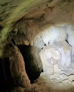 gruta. montejunto,